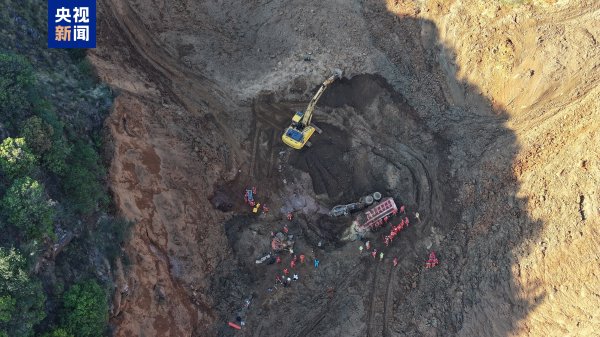 上阳网 云南一尾矿干堆场坍塌5人被埋，被掩埋的四辆工程车已找到