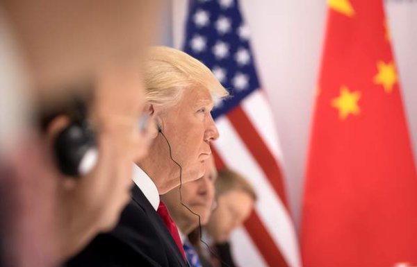 美林配资 关税战还没打明白, 特朗普就盯上解放军, 狂砸1500亿要再压中国一代