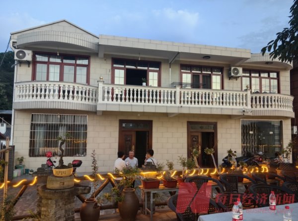 赤盈配资 游客增加200万人次，旅游年收入突破4亿元每经记者为你解码长江上游古镇生态账本